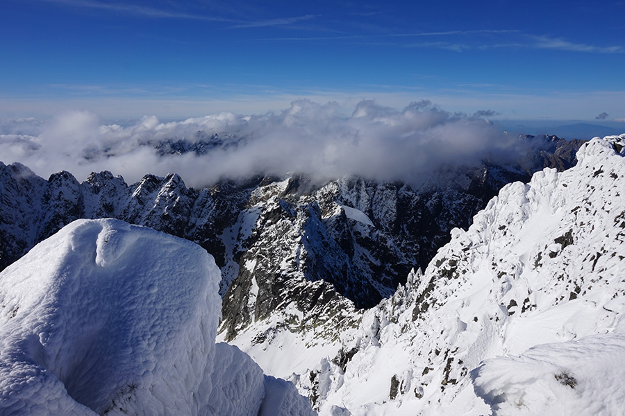 najwyższy szczyt Słowacji Gerlach 2655 m n.p.m. w tle widok na Tatry